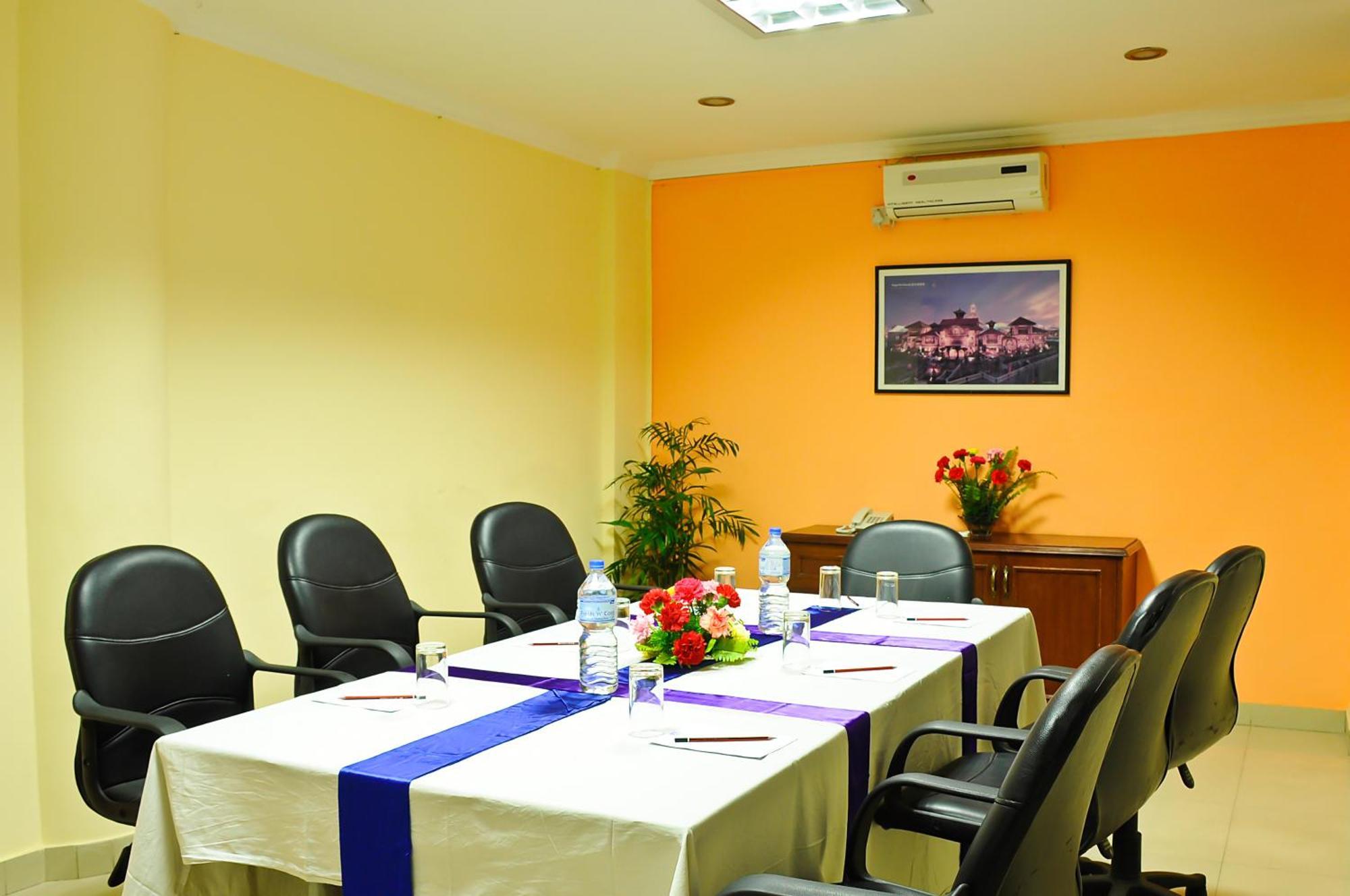Airport Hotel Kathmandu Exterior photo