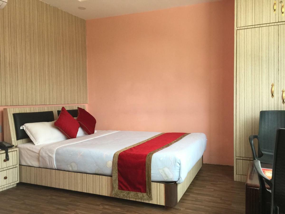 Airport Hotel Kathmandu Exterior photo